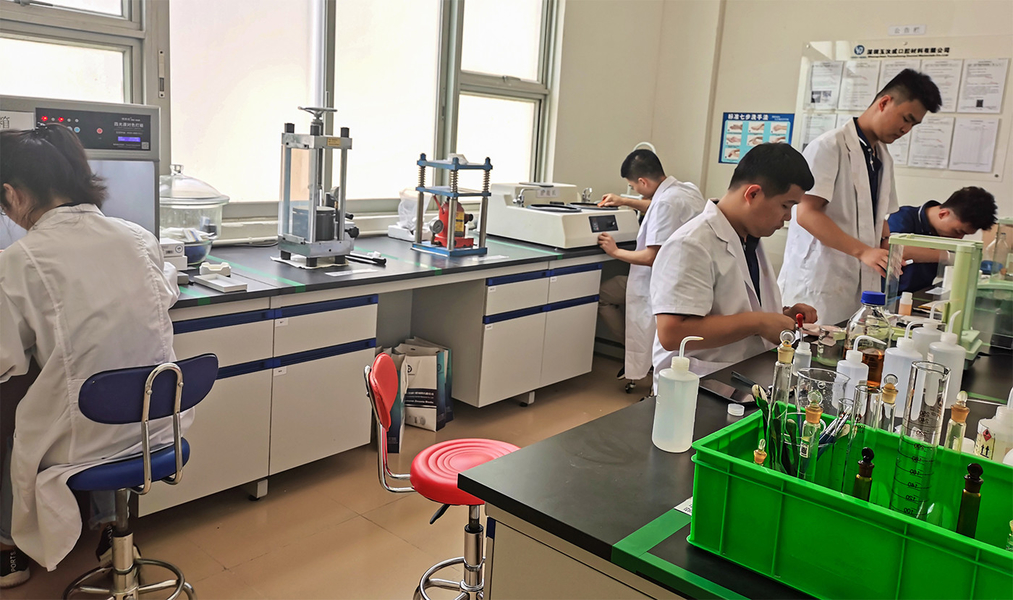 Shenzhen Yurucheng Dental Materials Co., Ltd 製造者の生産ライン