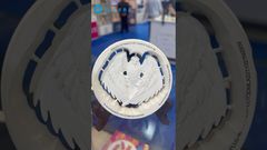 歯科用ツールが絵筆になるとき。どうやって？YRC-5Xミリング + 3D PLUSの積層ジルコニアブロック = アート。