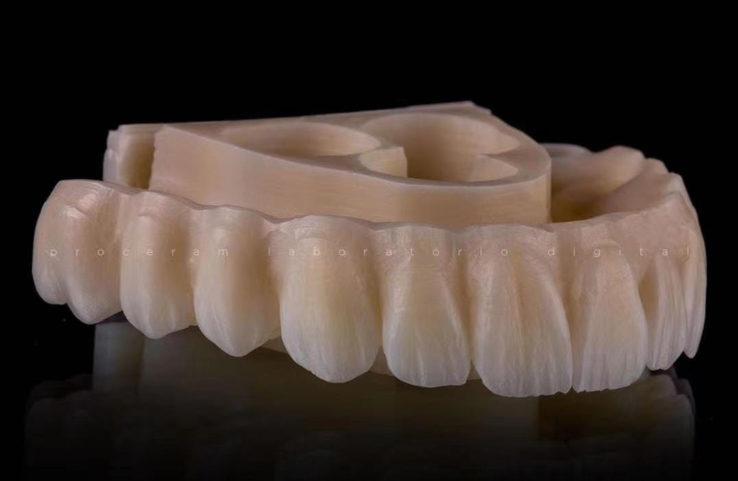 43%～57%の透過性、700～1200 MPaの曲げ強度 YUCERA Dental 98mm オープンシステム CAD/CAM 4D Pro 多層ジルコニアブロック