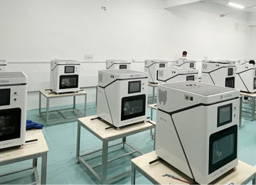 ユセラ新発売 ユニバーサルカム ドライラボ機器 5軸 ジルコニア機器 デンタルミリングマシン