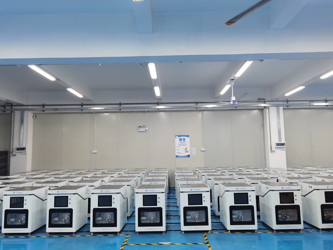 Yucera コンパクト歯科ラボ設備 5軸 CAD/CAM ミーリングマシン 小クラウン＆ブリッジ製作用