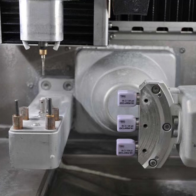 CAD/CAM歯科用機器およびスナップオンスマイル用5軸歯科技工用ミリングマシン