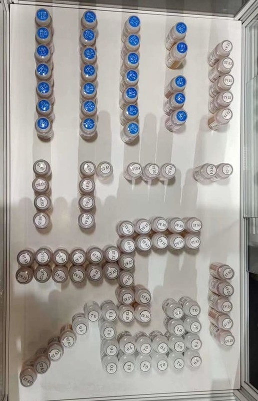 ユニークスマイルソリューションズ Yucera 18色セラミックジルコニアステインキット 天然グロー デンタルラボクリエーション用