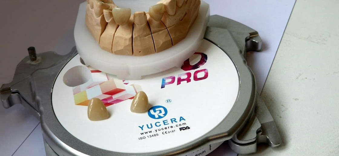 Yucera 4D Pro 95mm Dental Zirconia Block 精密な寸法で様々な歯科修復ソリューションに適合